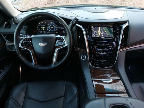 Used 2020 Cadillac Escalade Luxury w/ LPO, Radiant Package image 14