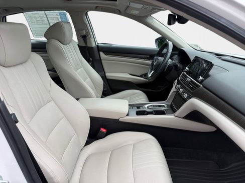 Used 2022 Honda Accord Touring image 19