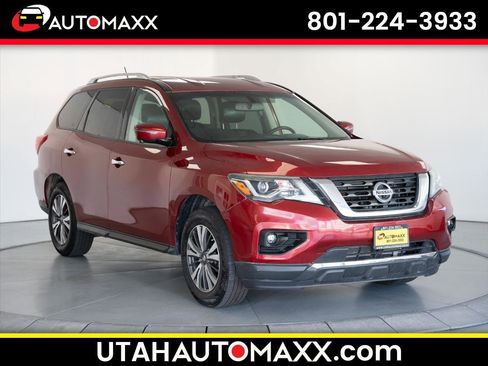 Used 2018 Nissan Pathfinder SL image 1