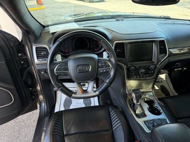 Used 2017 Jeep Grand Cherokee SRT AWD/4WD image 9