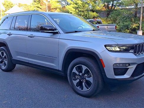 Used 2022 Jeep Grand Cherokee Limited 4xe image 2