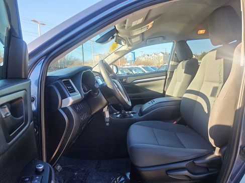 Used 2019 Toyota Highlander LE image 14