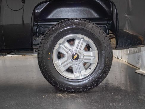 Used 2010 Chevrolet Silverado 1500 LTZ w/ Z71 Appearance Package AWD/4WD image 8