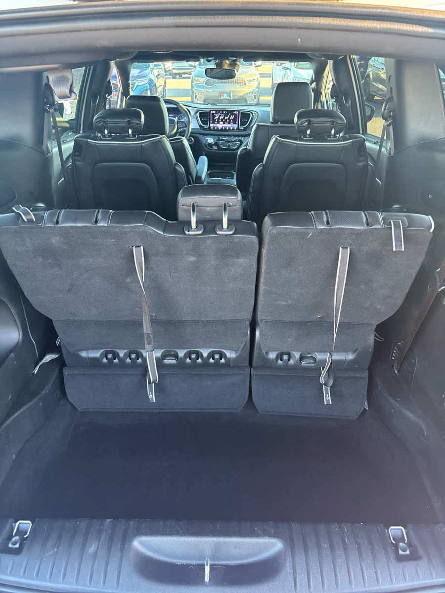 Used 2025 Chrysler Pacifica Limited FWD image 20