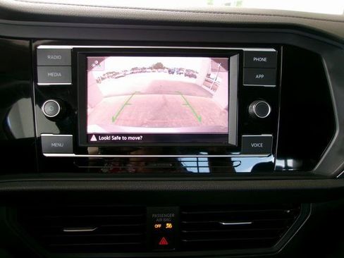 Used 2024 Volkswagen Jetta SE image 11