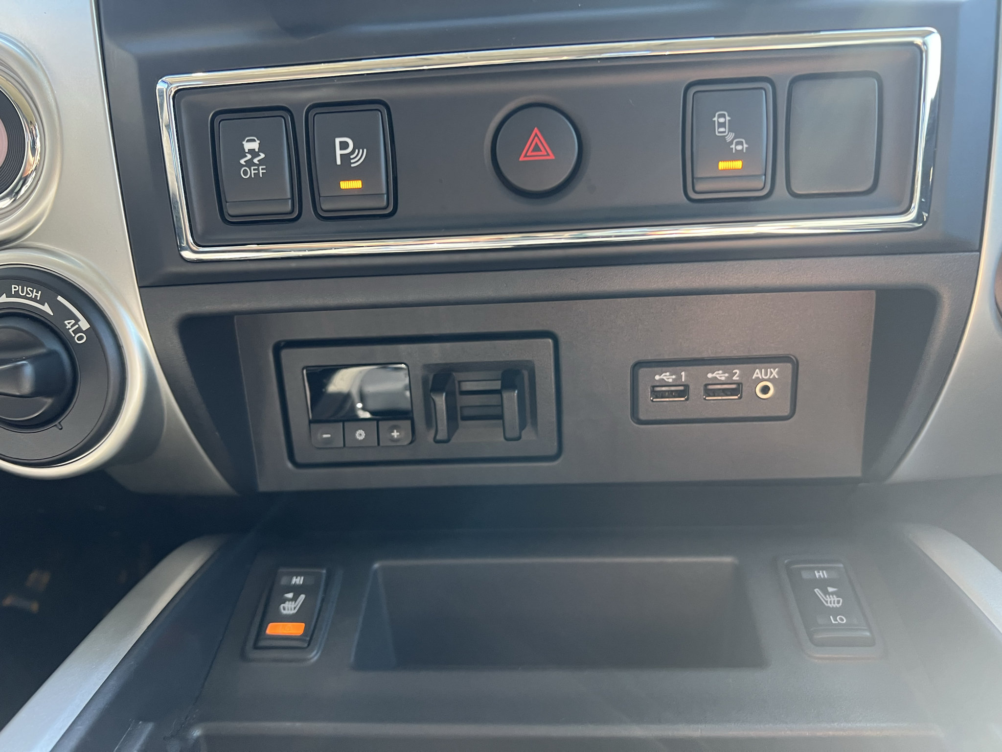 Used 2019 Nissan Titan SL w/ Chrome Package AWD/4WD image 29