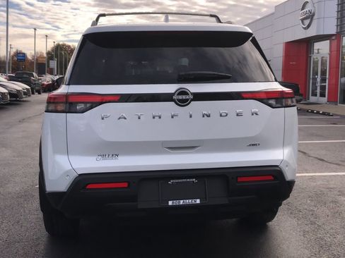 New 2025 Nissan Pathfinder SV image 7