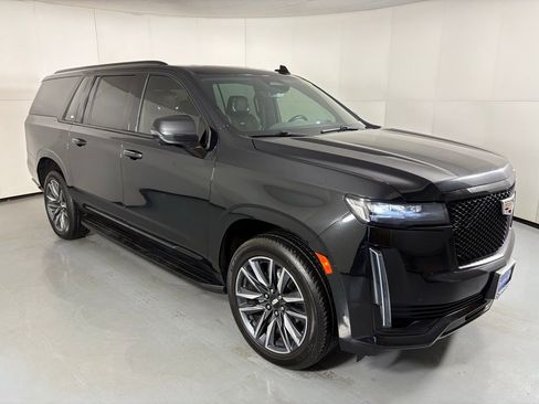 Used 2023 Cadillac Escalade ESV Sport image 2