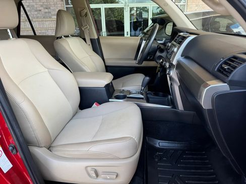 Used 2017 Toyota 4Runner SR5 Premium RWD image 30