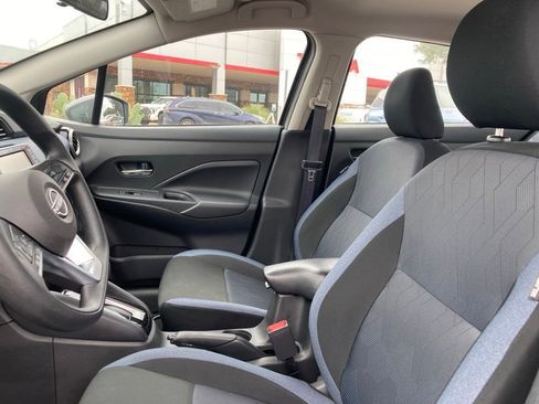 Used 2025 Nissan Versa SV FWD image 9