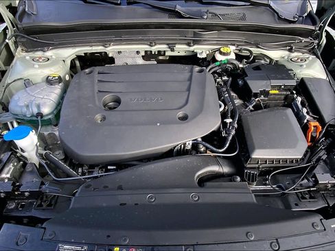 Used 2025 Volvo XC40 B5 Core w/ Protection Package Premier image 30