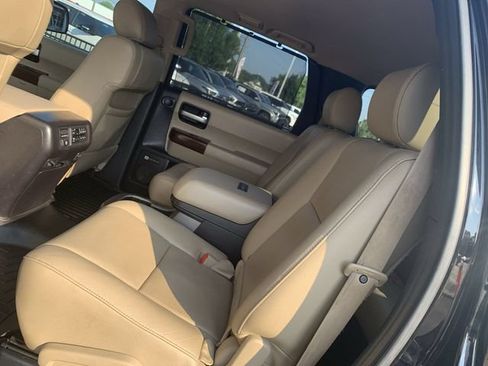 Used 2017 Toyota Sequoia Platinum AWD/4WD image 10