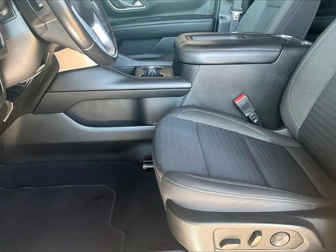Used 2023 GMC Yukon XL SLE w/ Gmc Pro Safety Plus Package AWD/4WD image 16