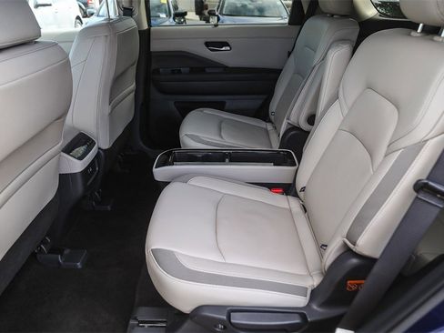 Certified 2024 Nissan Pathfinder SL w/ SL Premium Package image 16