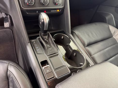 Used 2018 Volkswagen Atlas Launch Edition FWD image 17