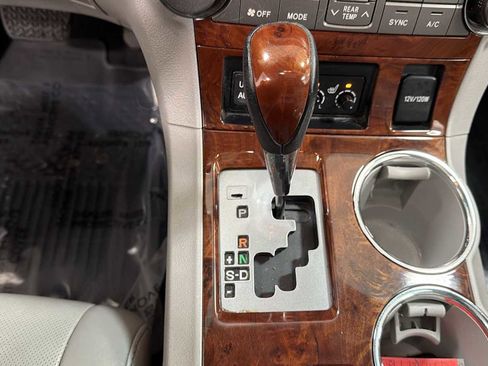 Used 2012 Toyota Highlander Limited w/ Tow Pkg image 22