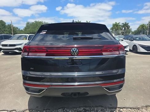 Used 2024 Volkswagen Atlas Cross Sport SE FWD image 16
