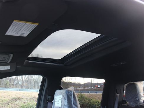 New 2026 GMC Sierra 3500 Denali w/ Denali Reserve Package image 17