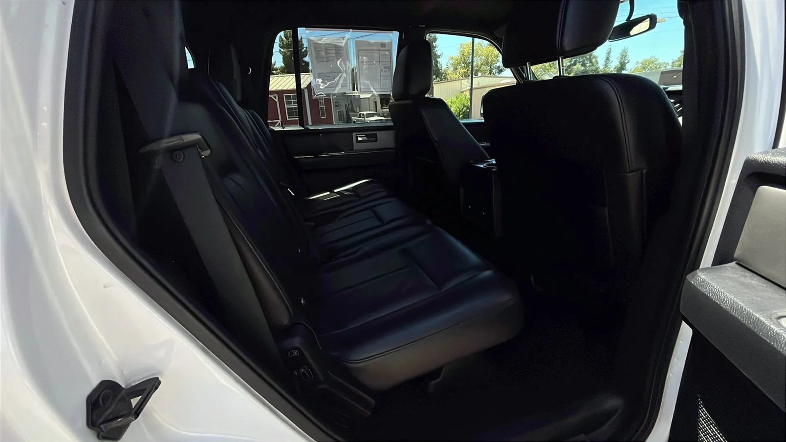 Used 2016 Ford Expedition XLT w/ Equipment Group 201A RWD image 17