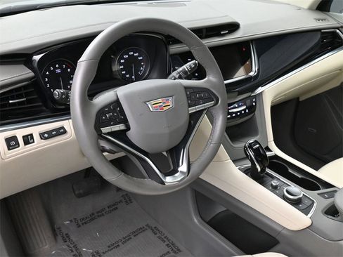 Certified 2024 Cadillac XT6 Premium Luxury w/ Technology Package image 7