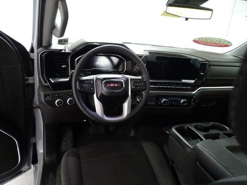 Certified 2024 GMC Sierra 1500 Elevation w/ X31 Off-Road Package AWD/4WD image 5