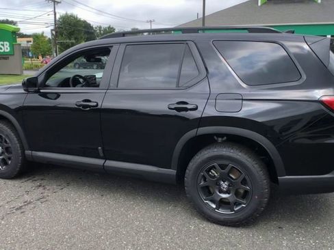 New 2025 Honda Pilot TrailSport image 7