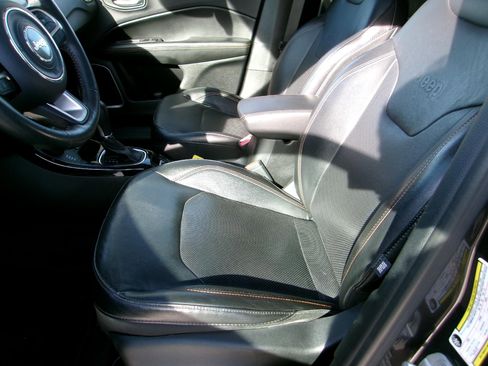 Used 2018 Jeep Compass Limited w/ Navigation Group image 9