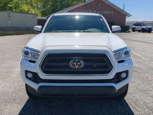 Used 2022 Toyota Tacoma SR5 w/ Technology Package image 7