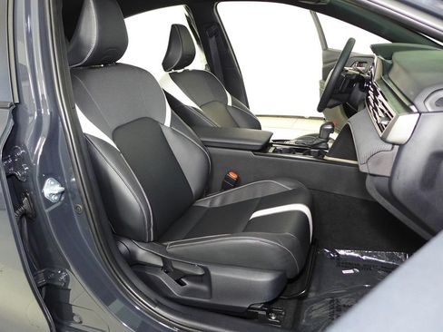 Used 2025 Toyota Camry SE FWD image 18