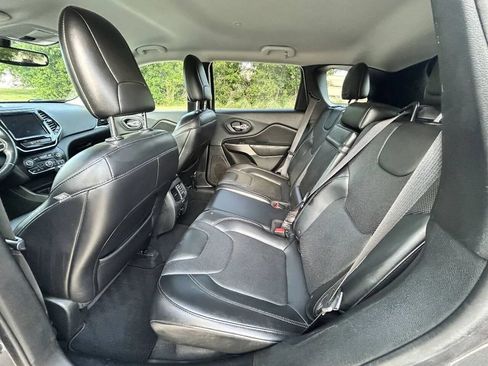 Used 2019 Jeep Cherokee Limited FWD image 13