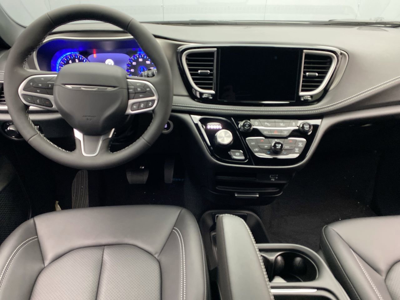 New 2027 Chrysler Pacifica Select w/ Family Tech Group AWD/4WD image 15