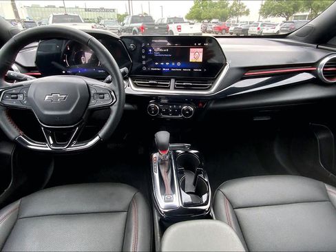 Used 2025 Chevrolet Trax RS FWD image 16