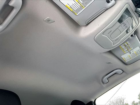 Used 2018 Jeep Renegade Altitude image 14