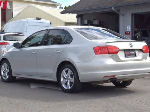 Used 2012 Volkswagen Jetta TDI w/ TDI Appearance Pkg FWD image 2