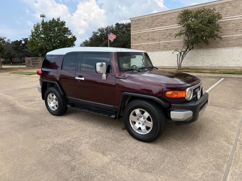 Used 2007 Toyota FJ Cruiser 2WD image 1