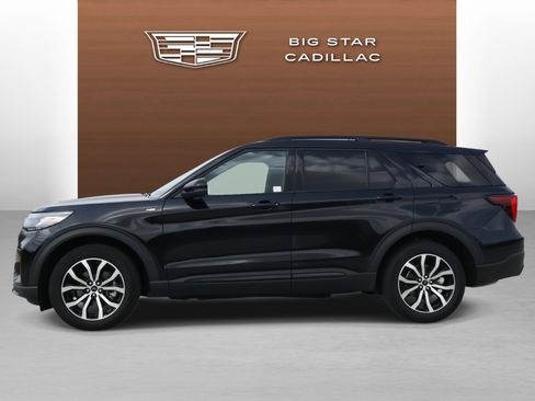 Used 2025 Ford Explorer ST-Line image 2