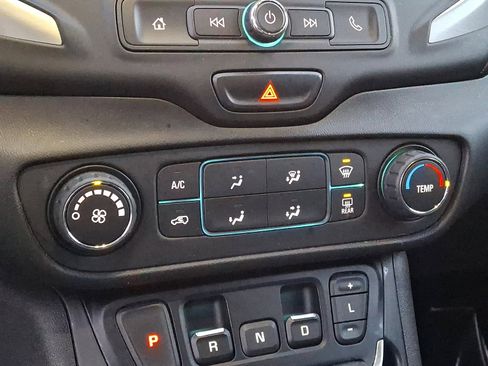 Used 2021 GMC Terrain SLE image 23