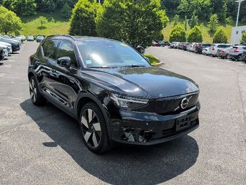 Used 2023 Volvo XC40 Recharge Plus AWD/4WD image 3