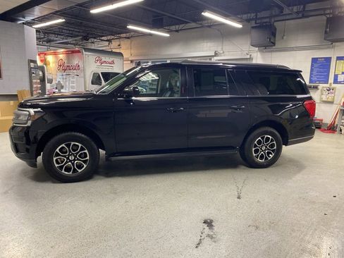 Used 2024 Ford Expedition Max XLT image 4