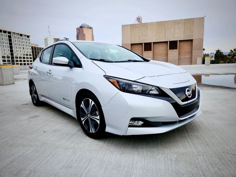Used 2018 Nissan Leaf SV image 8