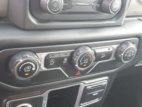 Used 2018 Jeep Wrangler Unlimited Sport AWD/4WD image 28