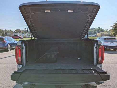 Used 2024 GMC Sierra 1500 AT4 w/ Technology Package AWD/4WD image 13