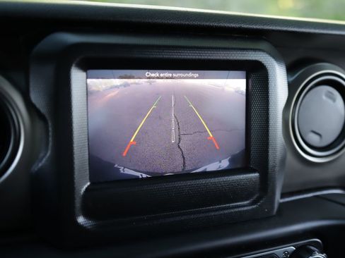 Used 2019 Jeep Wrangler Sport AWD/4WD image 15