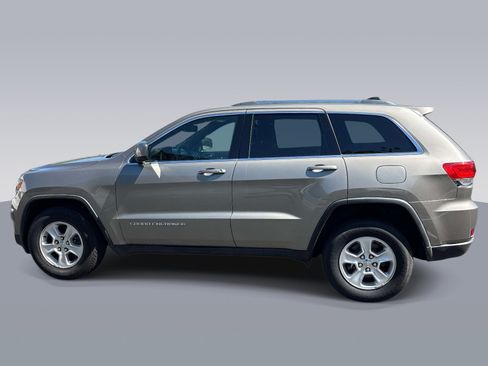 Used 2016 Jeep Grand Cherokee Laredo w/ Quick Order Package 23E AWD/4WD image 2