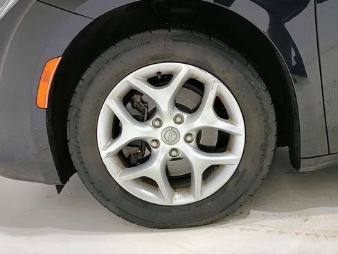 Used 2020 Chrysler Pacifica Limited image 8