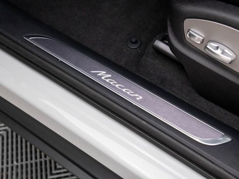 Certified 2026 Porsche Macan AWD/4WD image 16