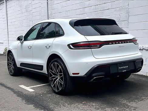 Certified 2025 Porsche Macan AWD/4WD image 3
