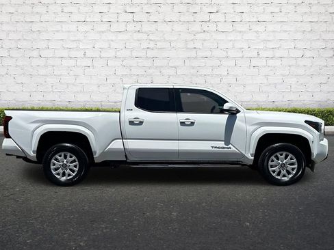 Used 2025 Toyota Tacoma SR5 AWD/4WD image 3