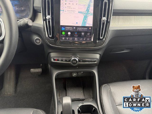 Used 2025 Volvo XC40 B5 Core AWD/4WD image 3