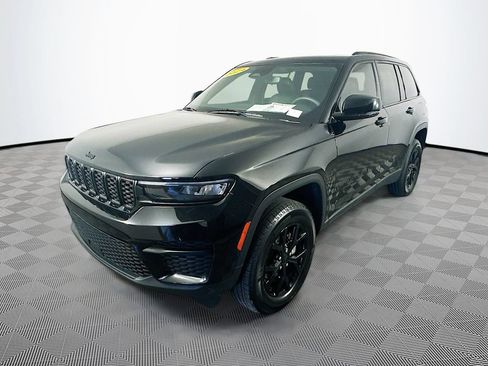 Certified 2024 Jeep Grand Cherokee Altitude AWD/4WD image 6